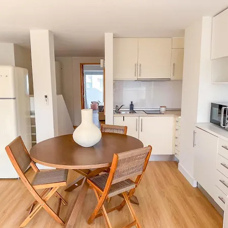 Daire Sunny House With Pools And Private