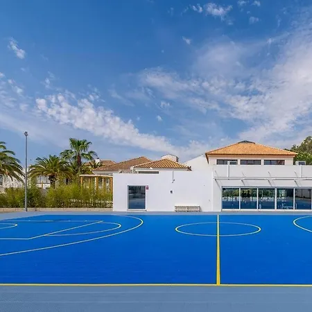 Daire Sunny House With Pools And Private