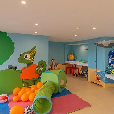 Sunny House With Pools And Private