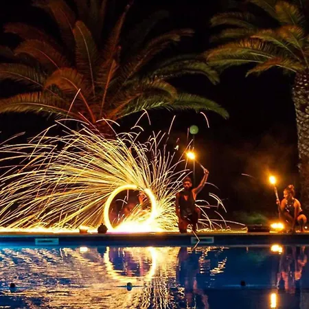 Daire Sunny House With Pools And Private