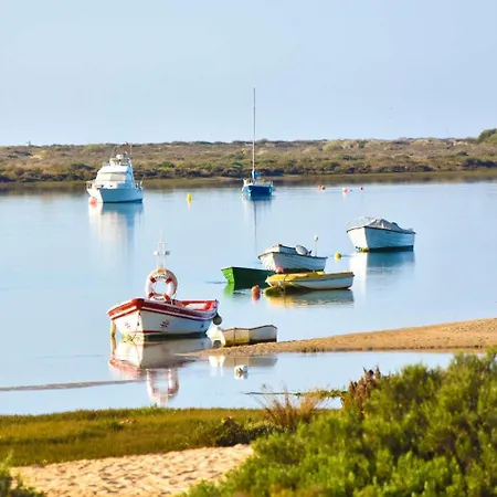 Daire Sunny House With Pools And Private