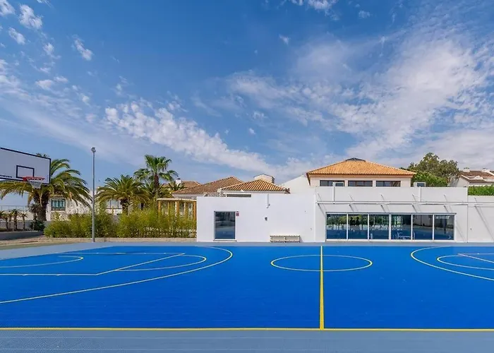 아파트 Sunny House With Pools And Private