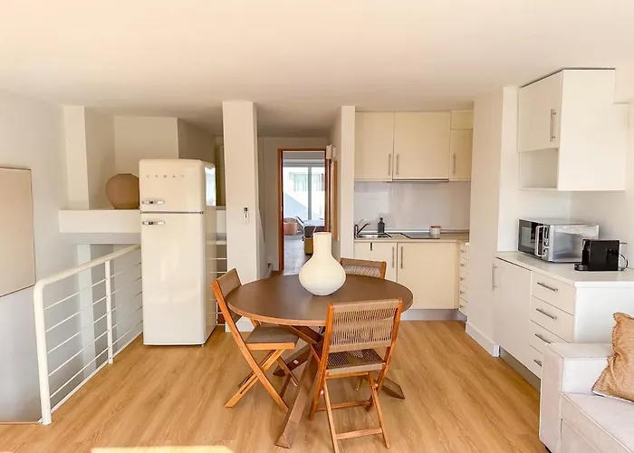 아파트 Sunny House With Pools And Private