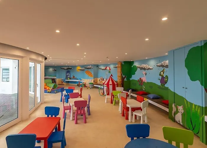 아파트 Sunny House With Pools And Private