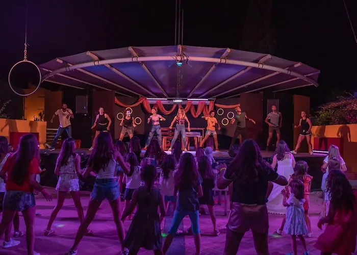 아파트 Sunny House With Pools And Private 타비라