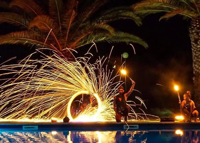 아파트 Sunny House With Pools And Private