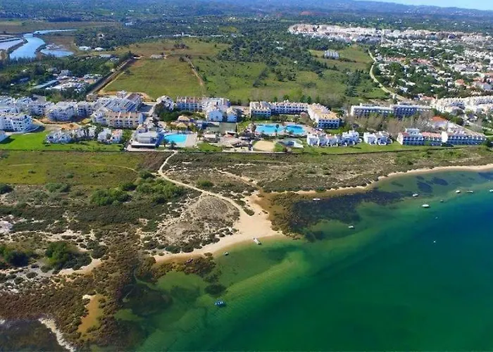 Sunny House With Pools And Private 타비라