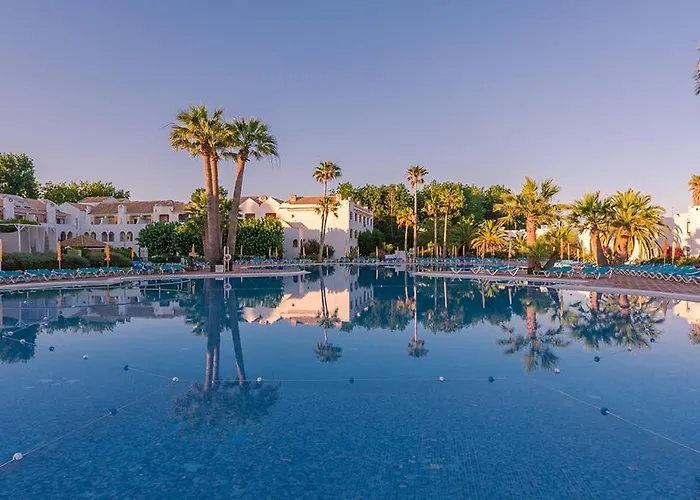 아파트 Sunny House With Pools And Private