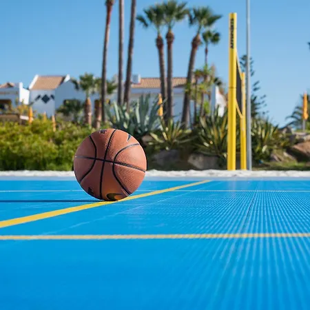 Sunny House With Pools And Private Appartement