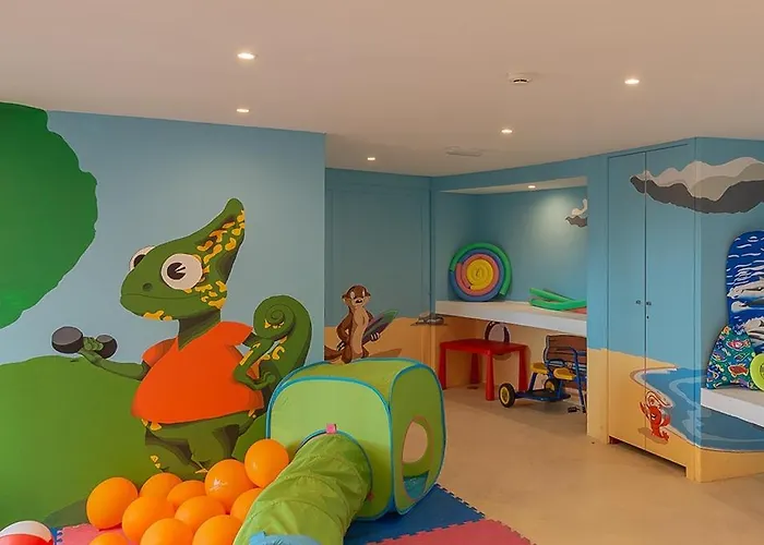 Sunny House With Pools And Private