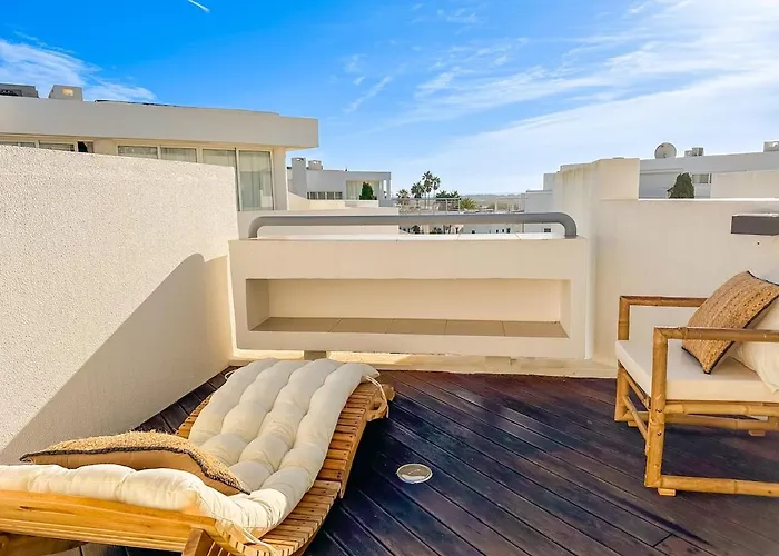 Sunny House With Pools And Private Apartman *