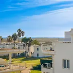 Sunny House With Pools And Private Apartamento